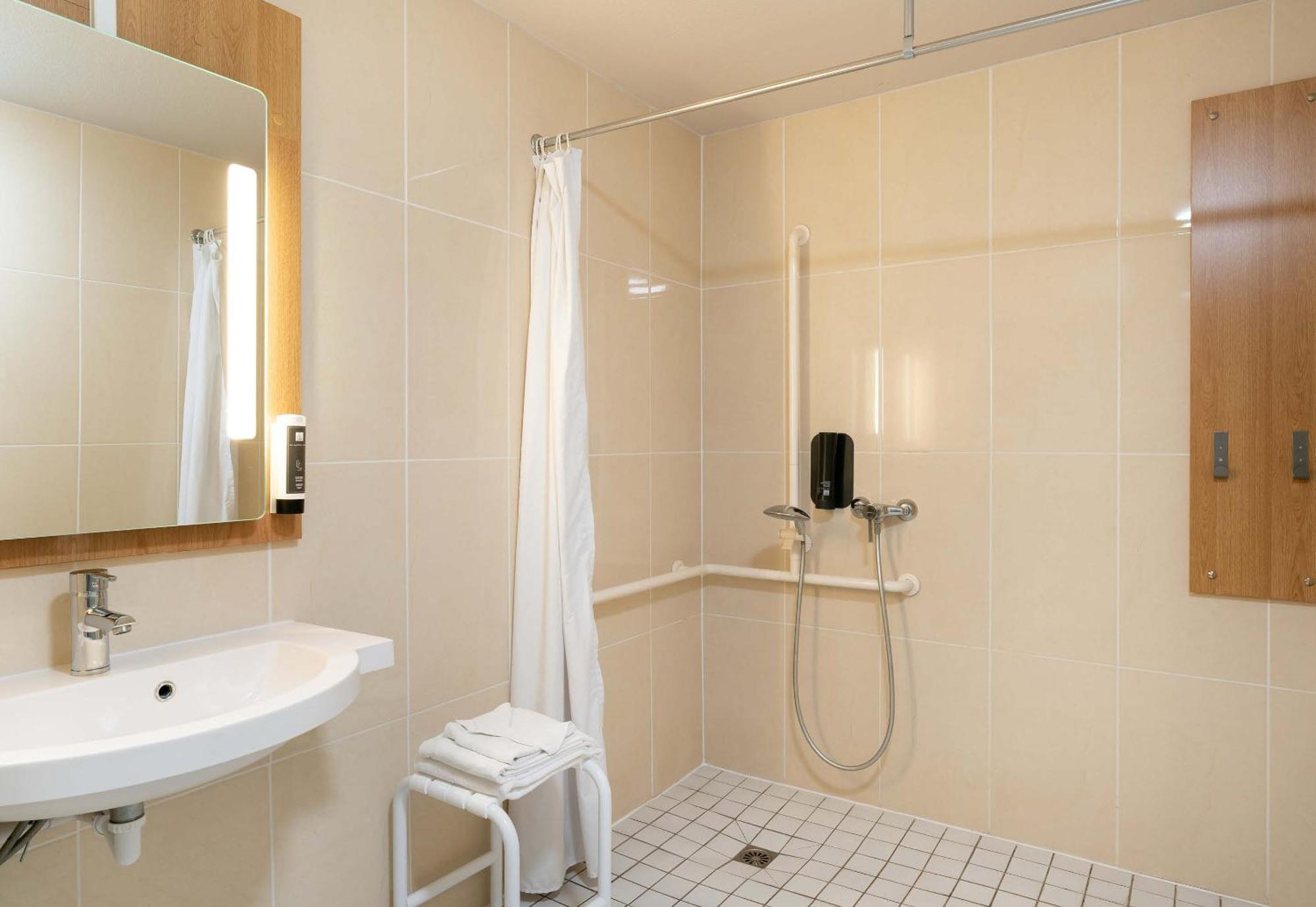 B&B Hotel Auray Carnac Экстерьер фото